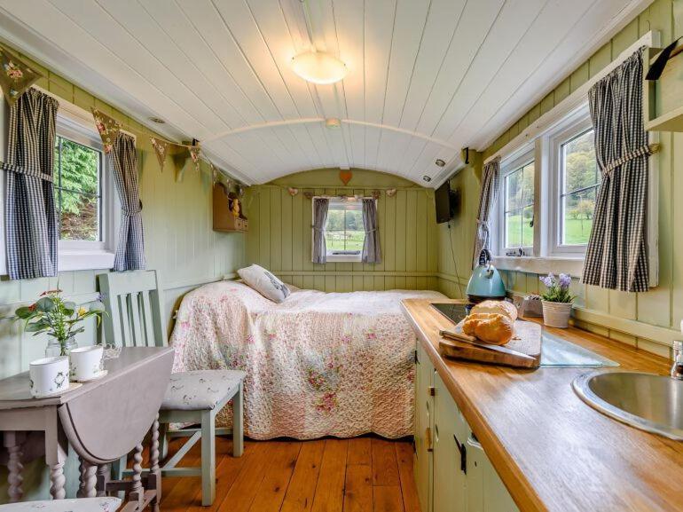 Ewe Retreat Shepherds Hut Херефорд Экстерьер фото