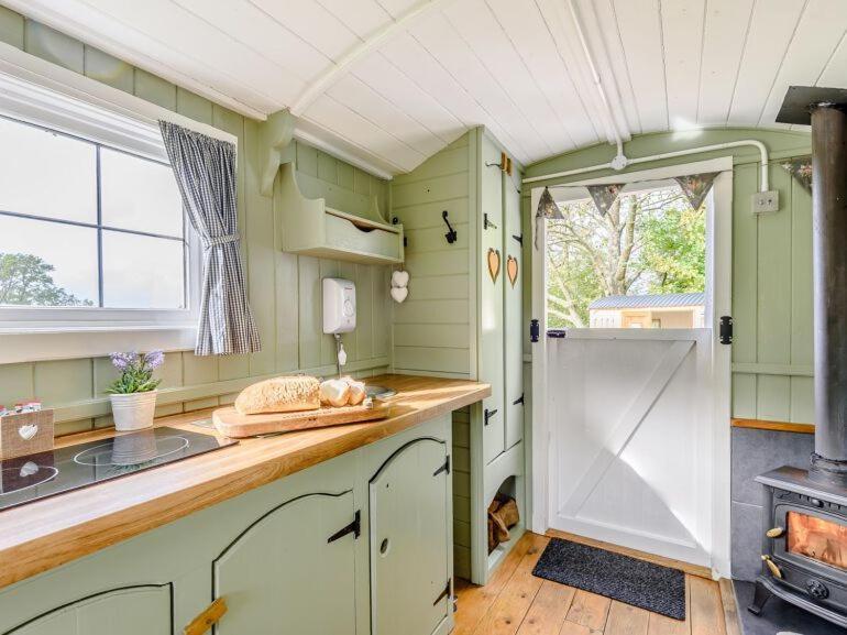 Ewe Retreat Shepherds Hut Херефорд Экстерьер фото